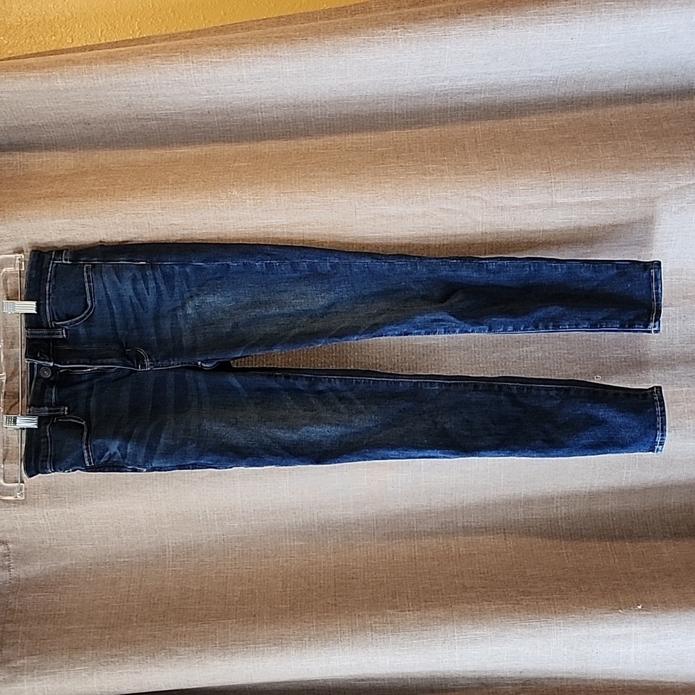 American Eagle dark blue ladies jeans. Sz 2 short